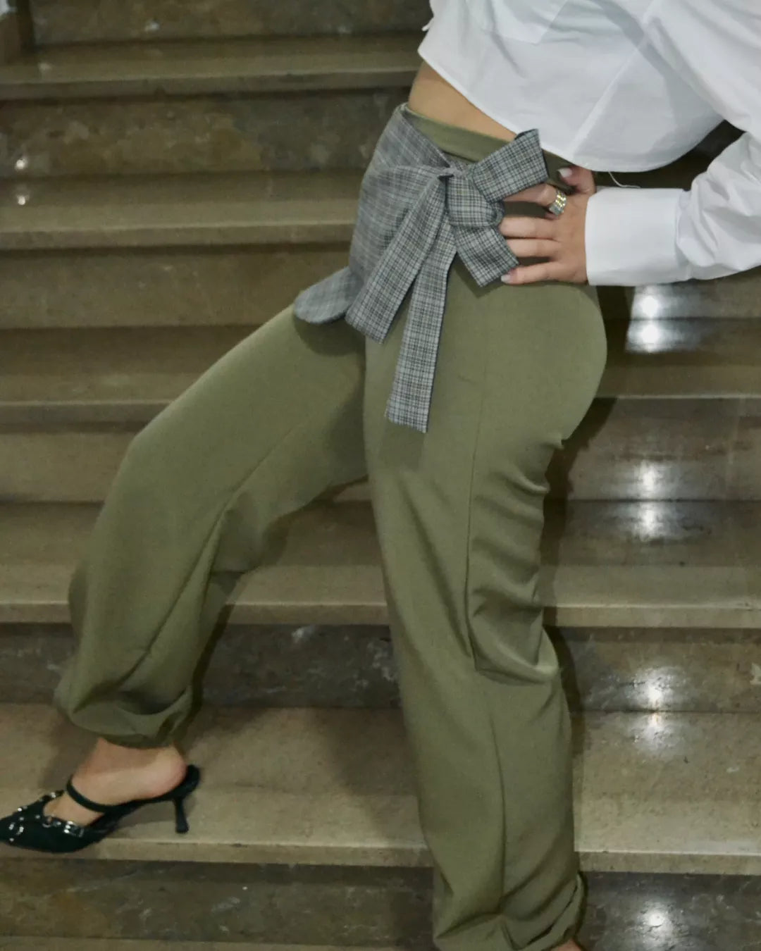 PANTALÓN BOMBACHO CON CRUCE VERDE "ANTICUARIO"