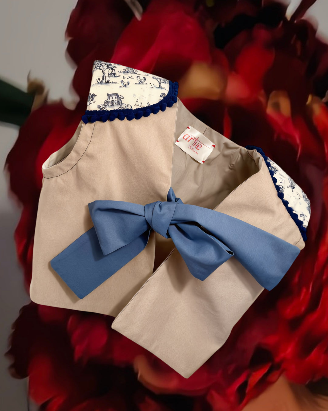 CHALECO CON HOMBRERAS "CHOTIS"