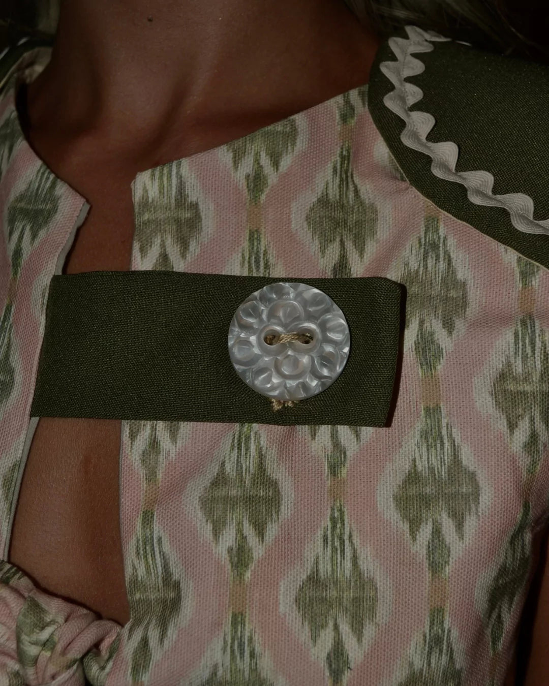 CHALECO CON HOMBRERAS "CATALINA"