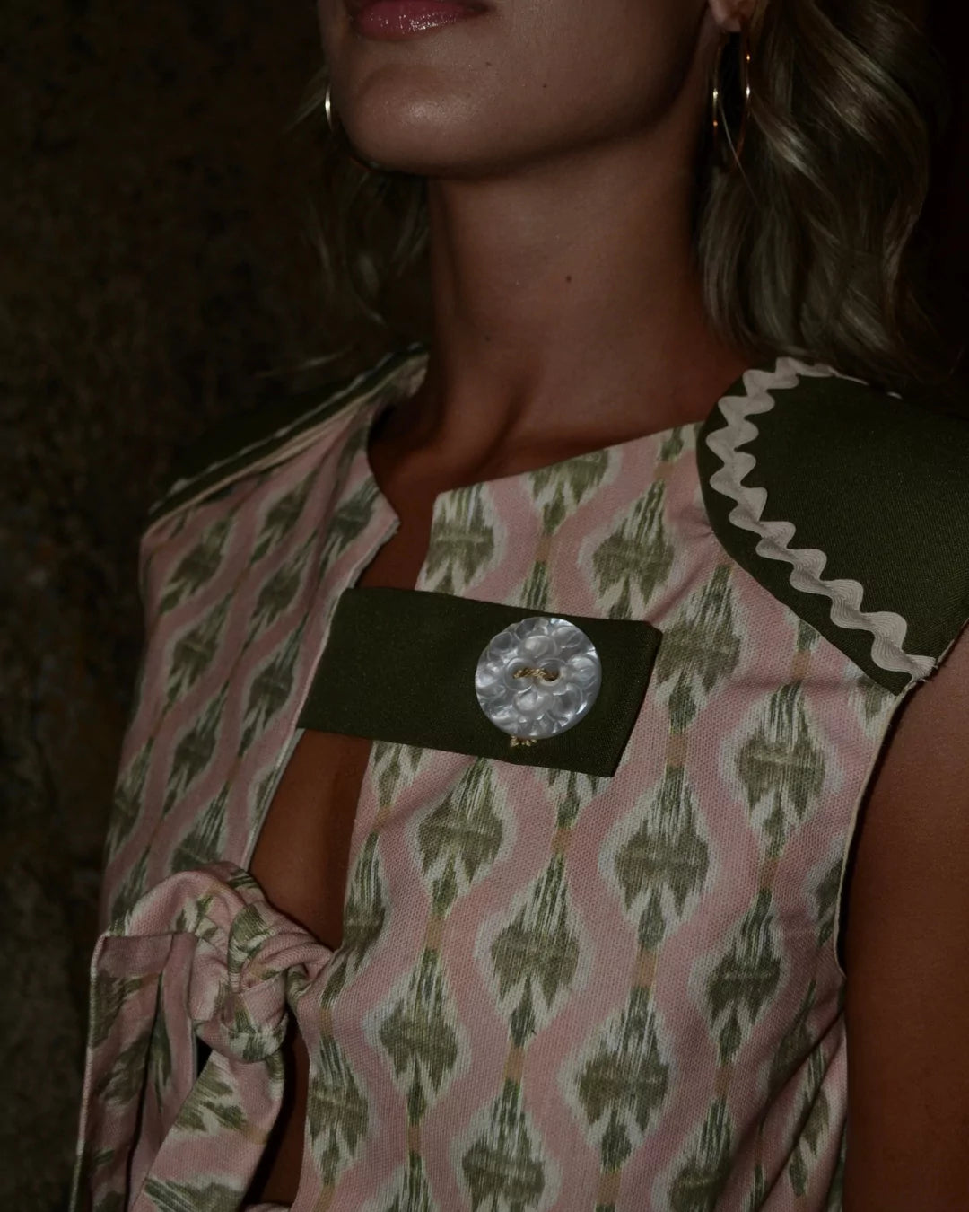 CHALECO CON HOMBRERAS "CATALINA"