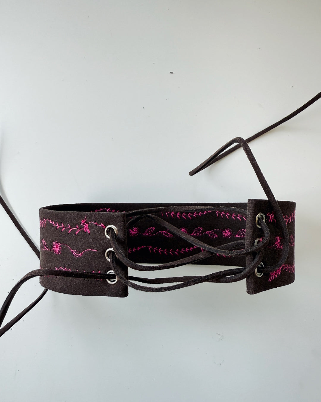 CHOCKER "MALENA" BORDADO ANTELINA MARRÓN