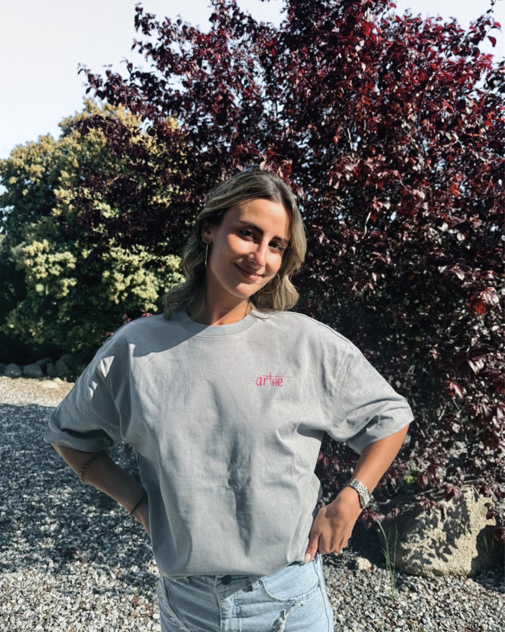 CAMISETA "VIBRA" GRIS UNISEX OVERSIZE
