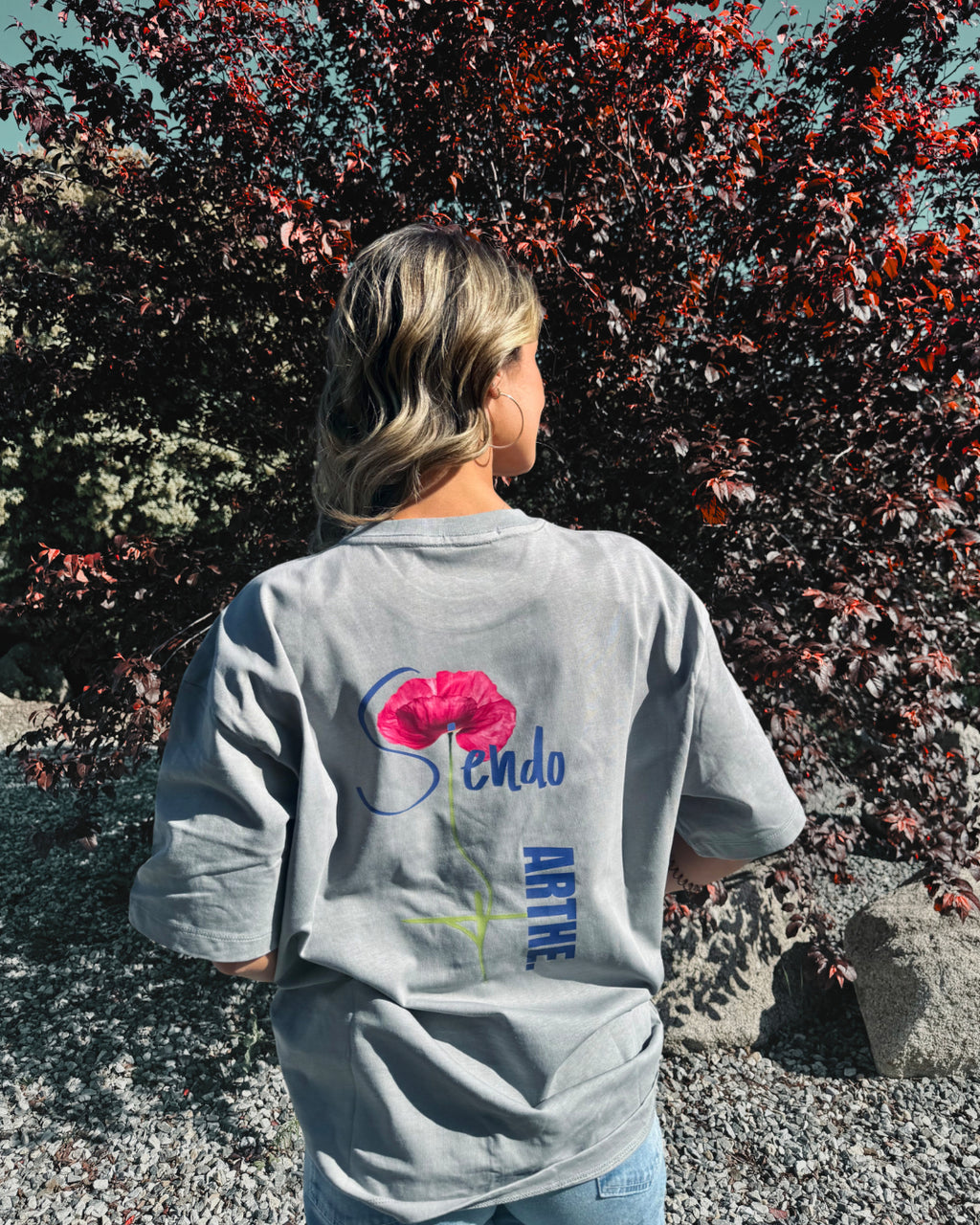 CAMISETA "VIBRA" GRIS UNISEX OVERSIZE