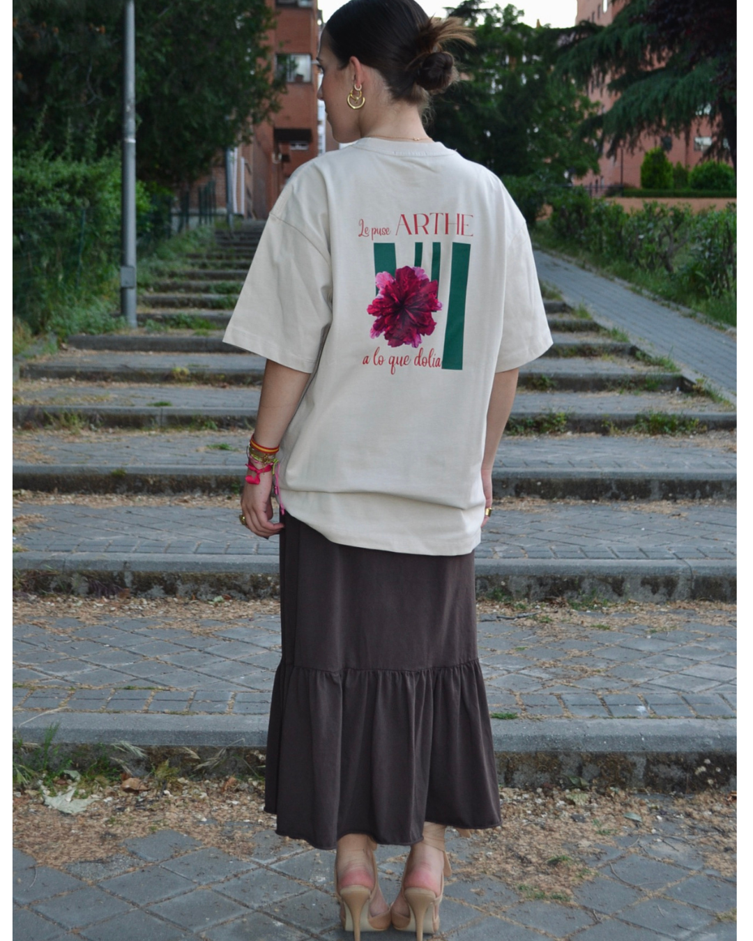 CAMISETA "DOLORES" BEIGE OVERSIZE