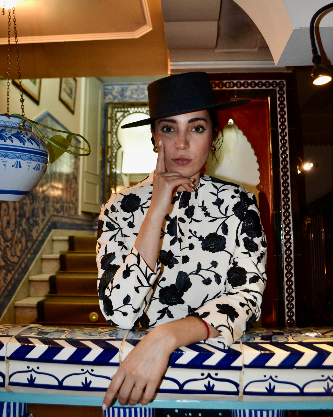 TORERA BORDADO MANTÓN "AL COMPÁS" B/N