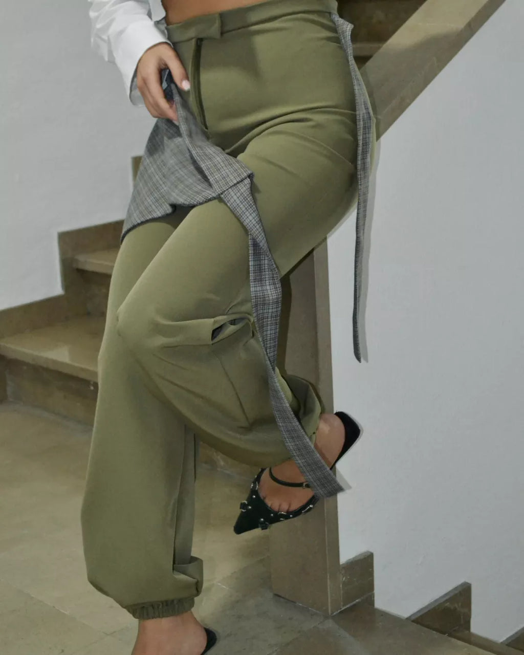 PANTALÓN BOMBACHO CON CRUCE VERDE "ANTICUARIO"