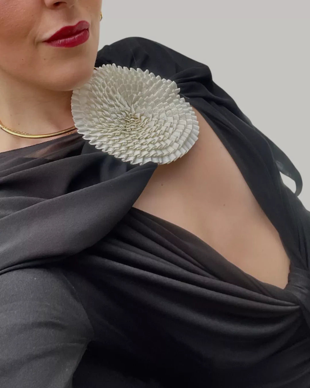 CAPA FLOR CENTRAL “ANA” NEGRA