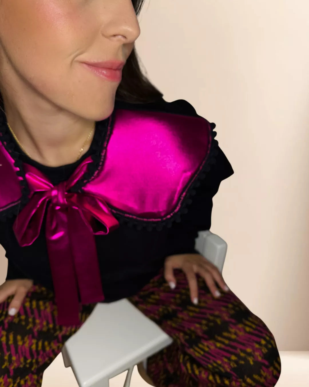 SUDADERA NEGRA CON CUELLO "TARANTA"