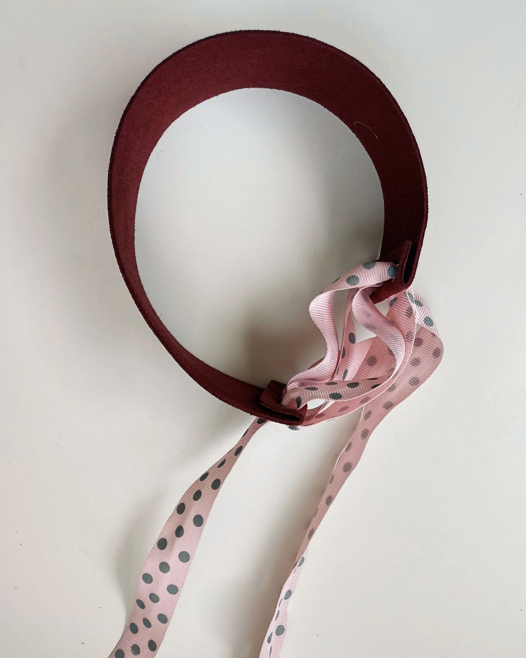 CHOCKER "MARÍA" ANTELINA FLORES GRANATE