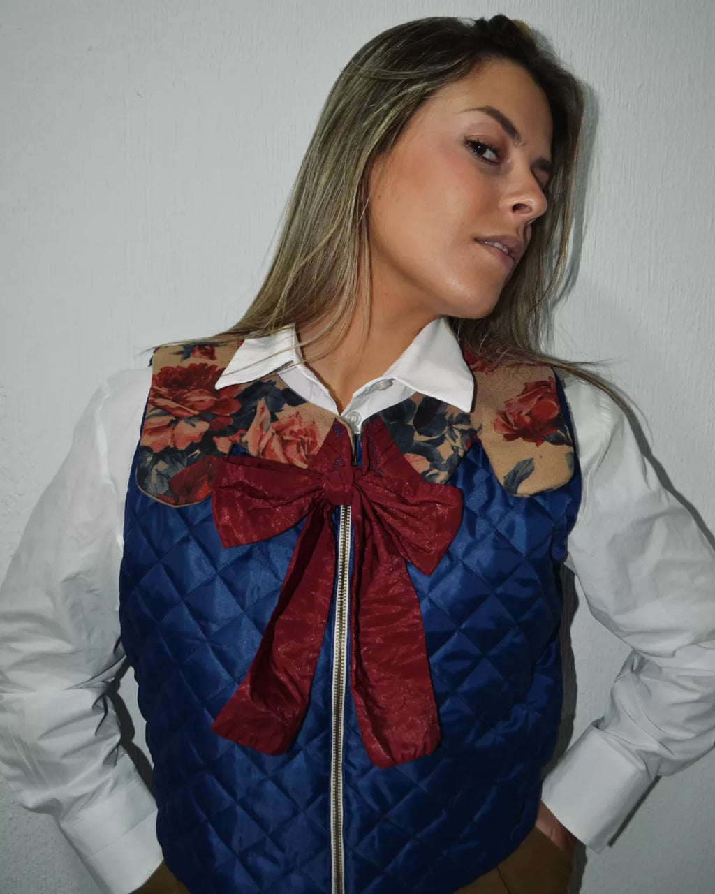 CHALECO GUATEADO AZUL CON CUELLO "ANTICUARIO"