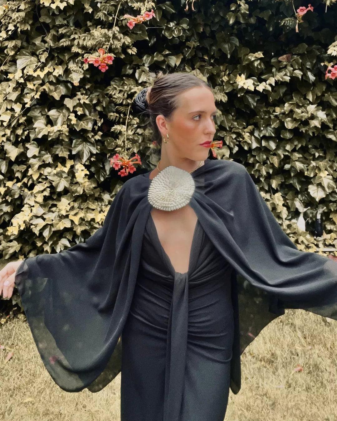 CAPA FLOR CENTRAL “ANA” NEGRA