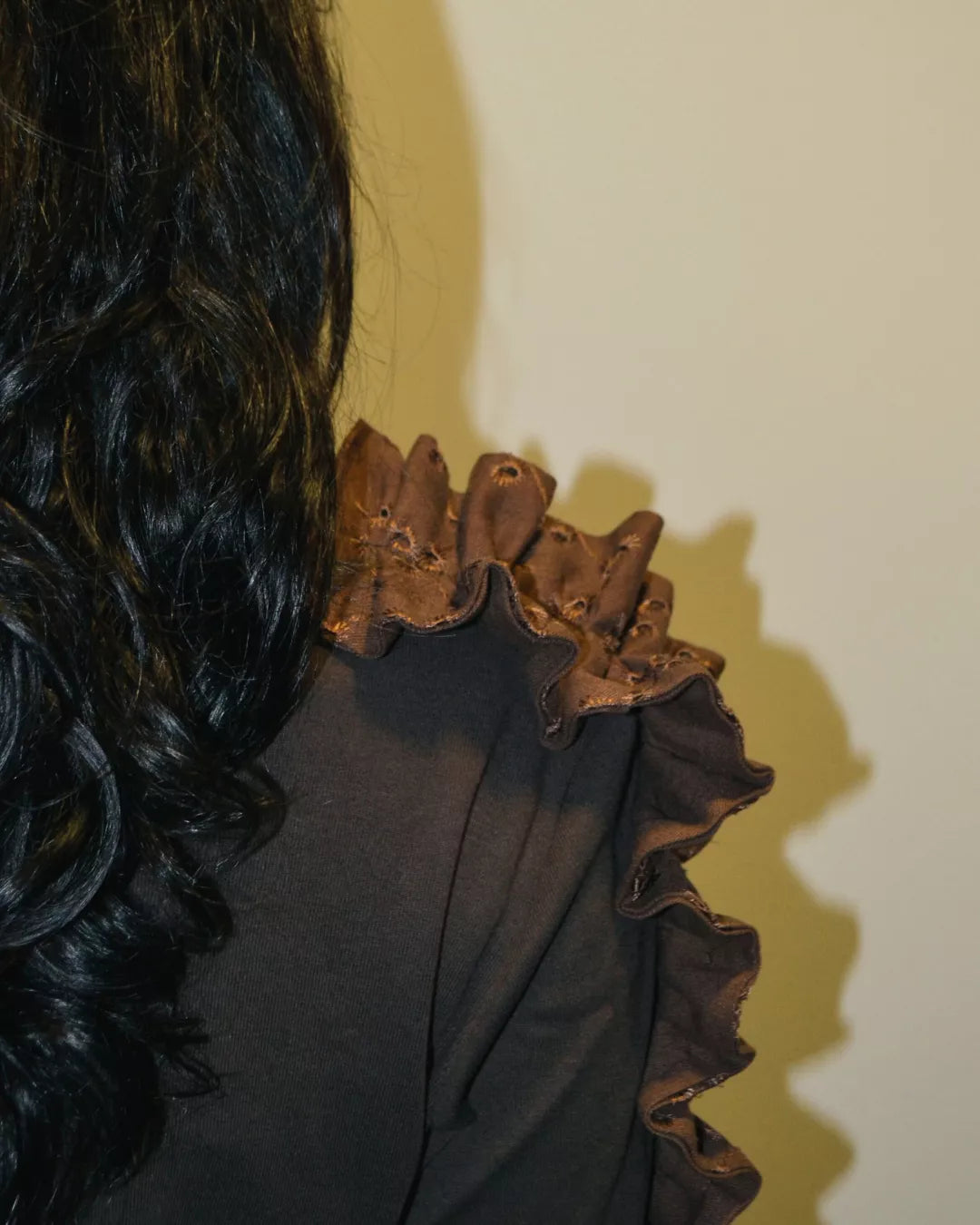 CAMISETA MANGA LARGA FRUNCE "ROSALÍA"