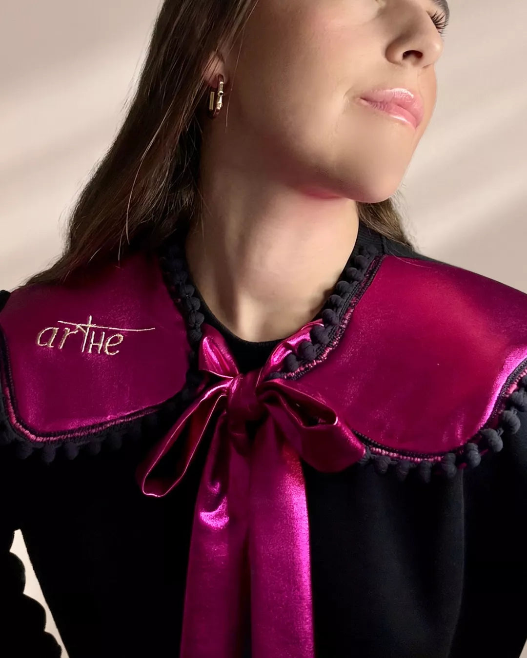 SUDADERA NEGRA CON CUELLO "TARANTA"