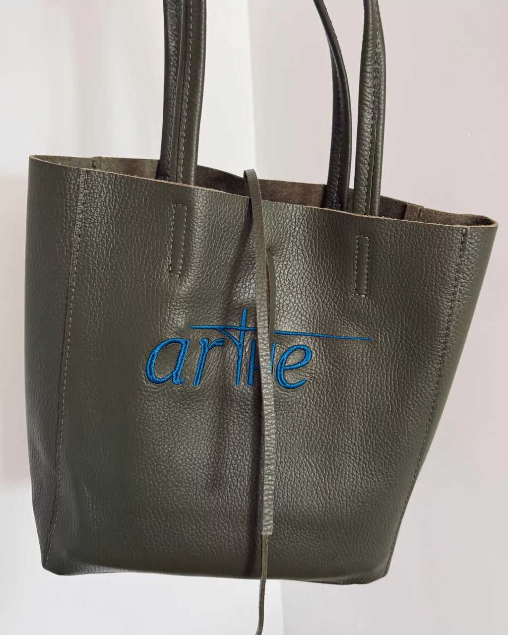 BOLSO PIEL VERDE BORDADO "ICON"