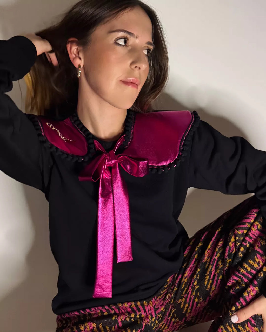 SUDADERA NEGRA CON CUELLO "TARANTA"