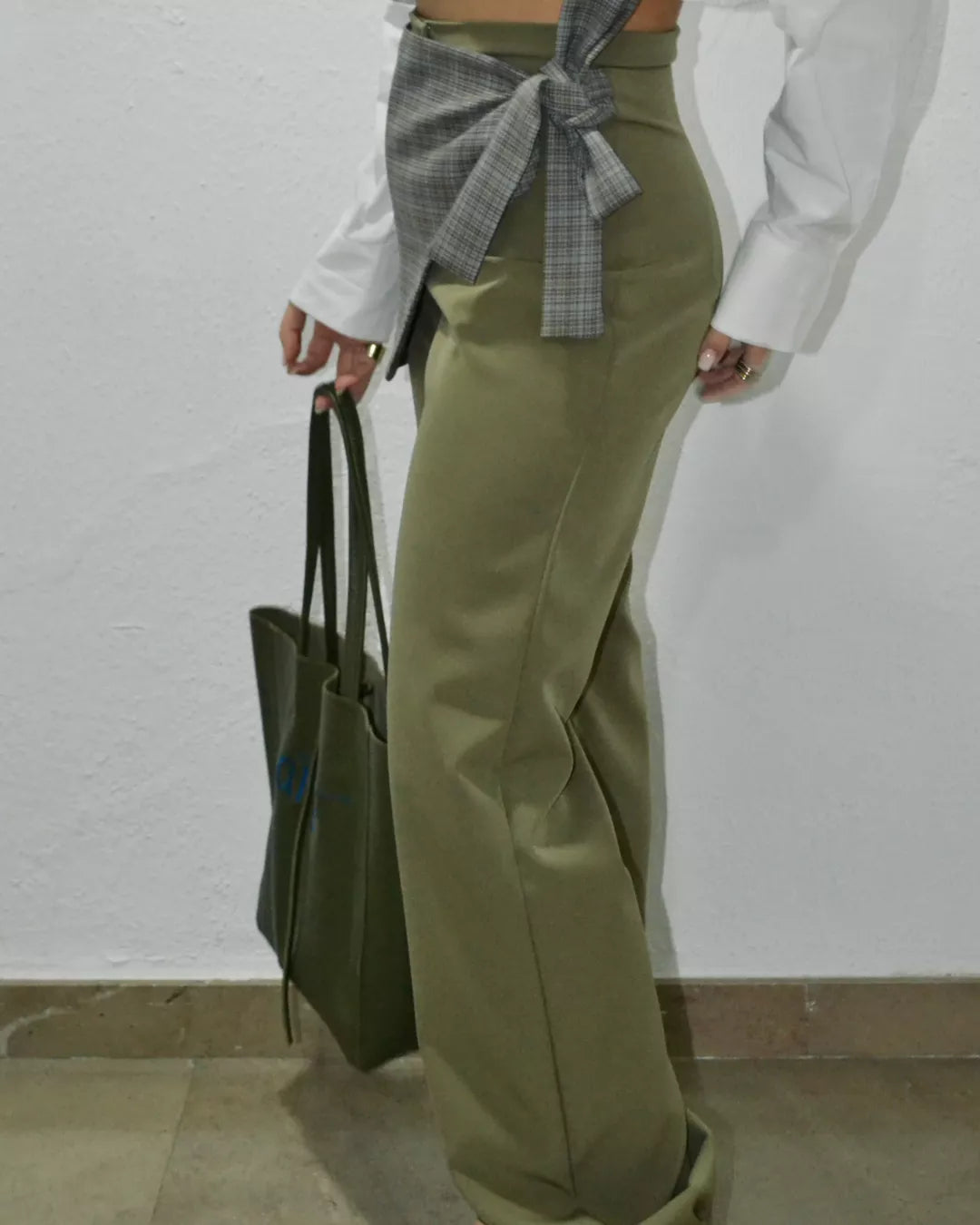 PANTALÓN BOMBACHO CON CRUCE VERDE "ANTICUARIO"