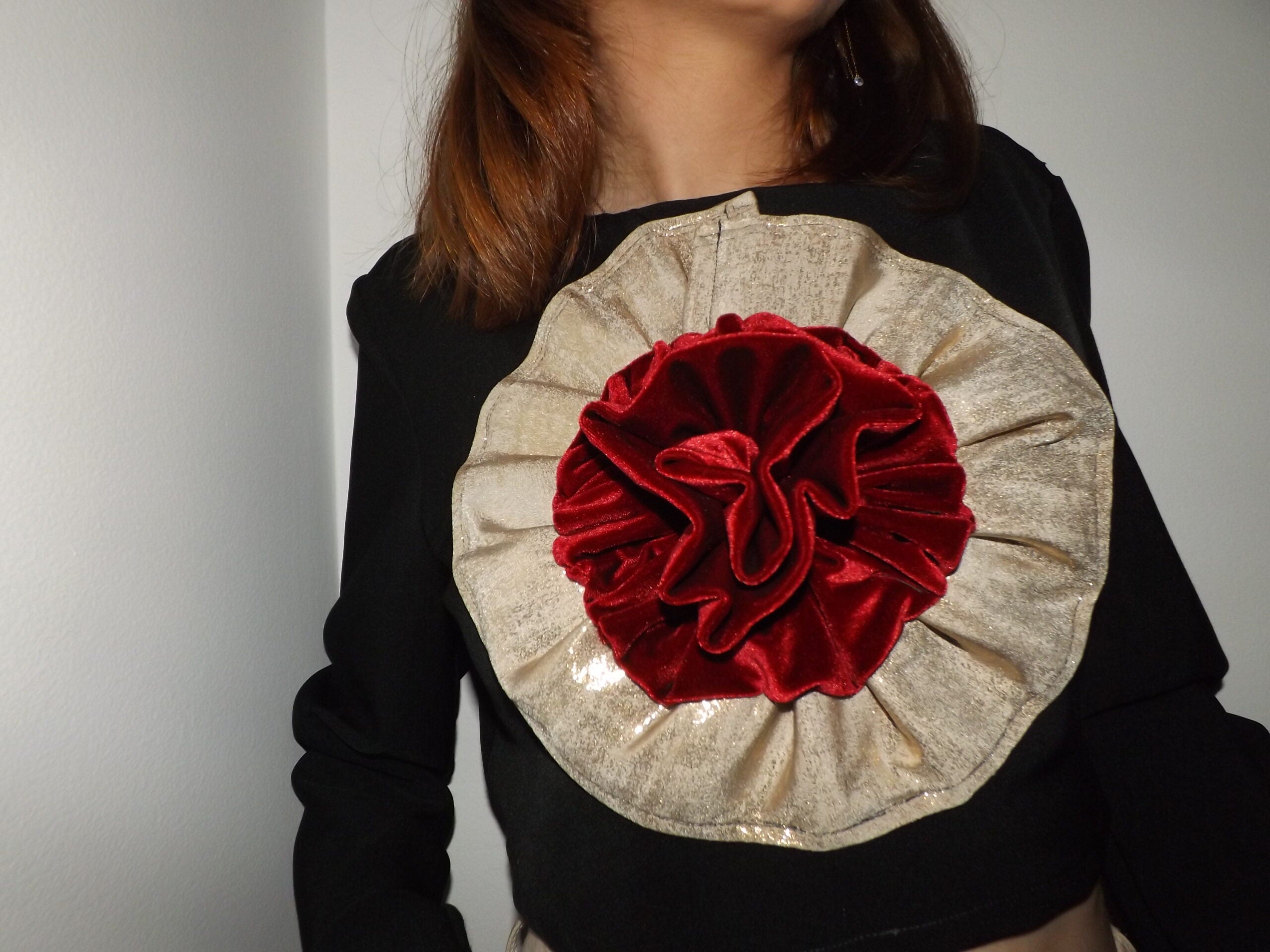 TOP NEGRO FLOR CENTRAL "CASTELLA"