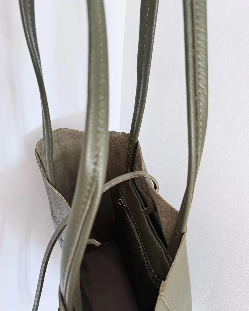 BOLSO PIEL VERDE BORDADO "ICON"