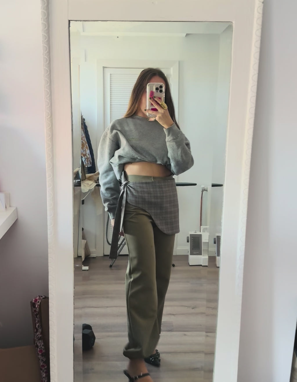 PANTALÓN BOMBACHO CON CRUCE VERDE "ANTICUARIO"