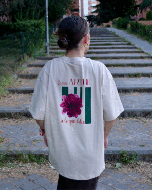 CAMISETA "DOLORES" BEIGE OVERSIZE - Imagen 11
