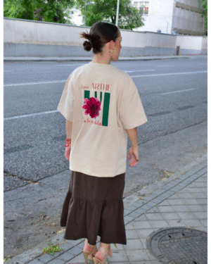 CAMISETA "DOLORES" BEIGE OVERSIZE - Imagen 2